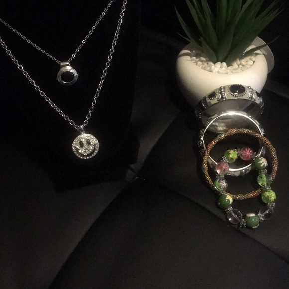 🎊$25 Deal Bundle🎊 - Picture 4 of 4